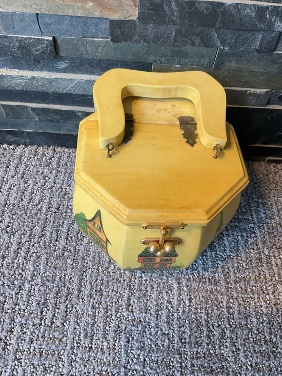 Vintage Style box purse with Handle - Picture 2 of 7
